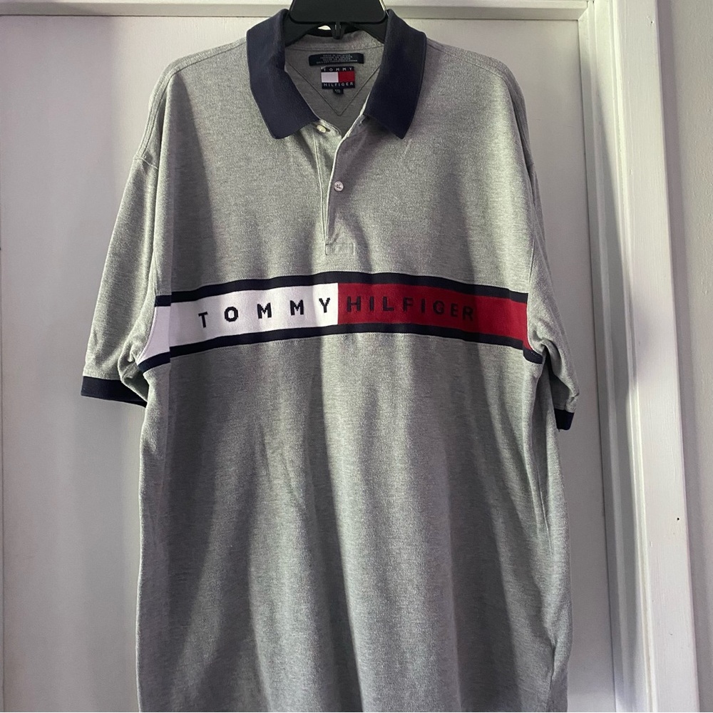 Tommy Hilfiger Men’s Gray Polo with Navy Collar and Red Stripe